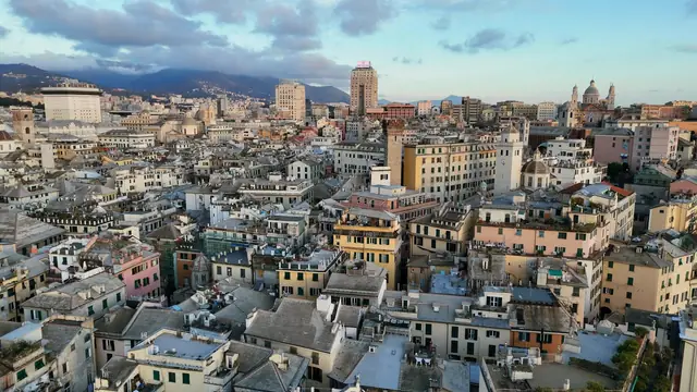 I tetti di ardesia del centro storico, visti dall’alto
